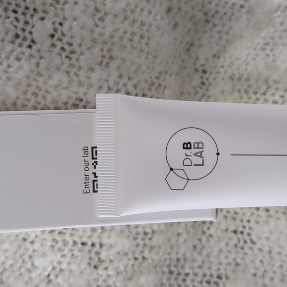 Dr. Brandt's Hydrating Serum-to-Highlighter, 30ml/1.0fl oz - Picture 4 of 10